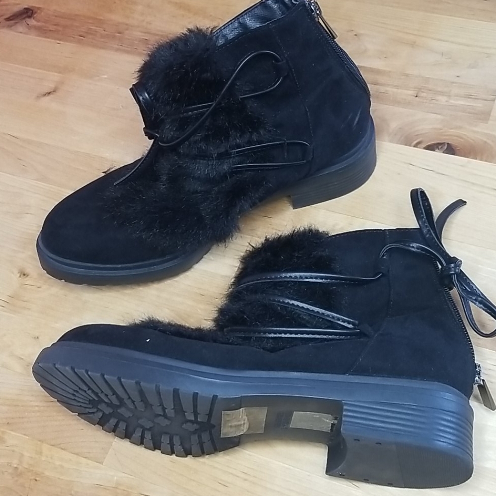 Forever 21 faux fur ankle bootie size 7